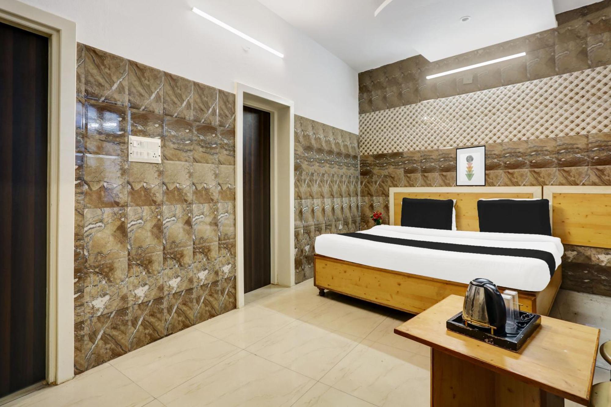 Hotel O Jammu Near Ragunath Bazaar Formerly Goodwill ภายนอก รูปภาพ